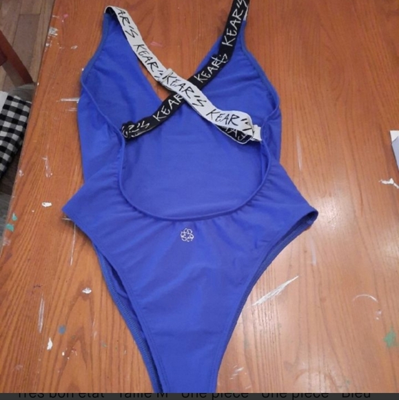 One piece - Picture 2 of 2